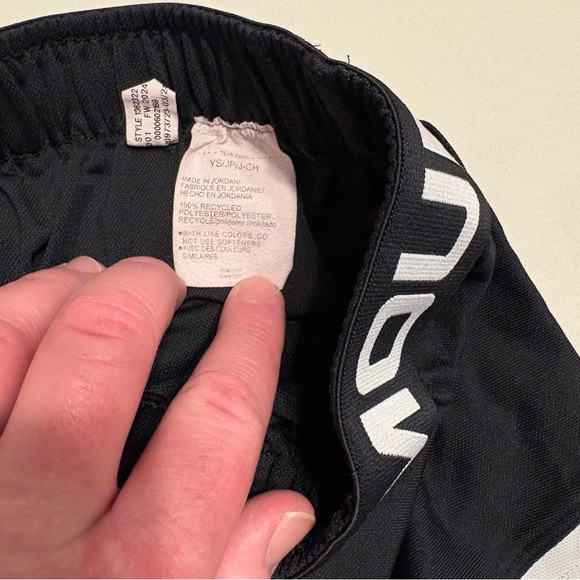 Under Armour clothing set Pink Athletic T-shirt and black and white shorts - Picture 12 of 12